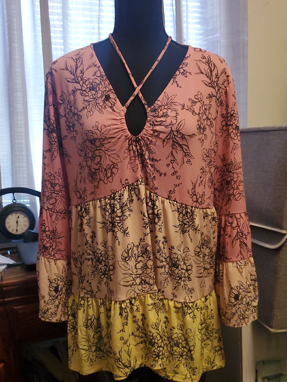 Floral Tiered Crisscross V-Neck Women's Top - Pink